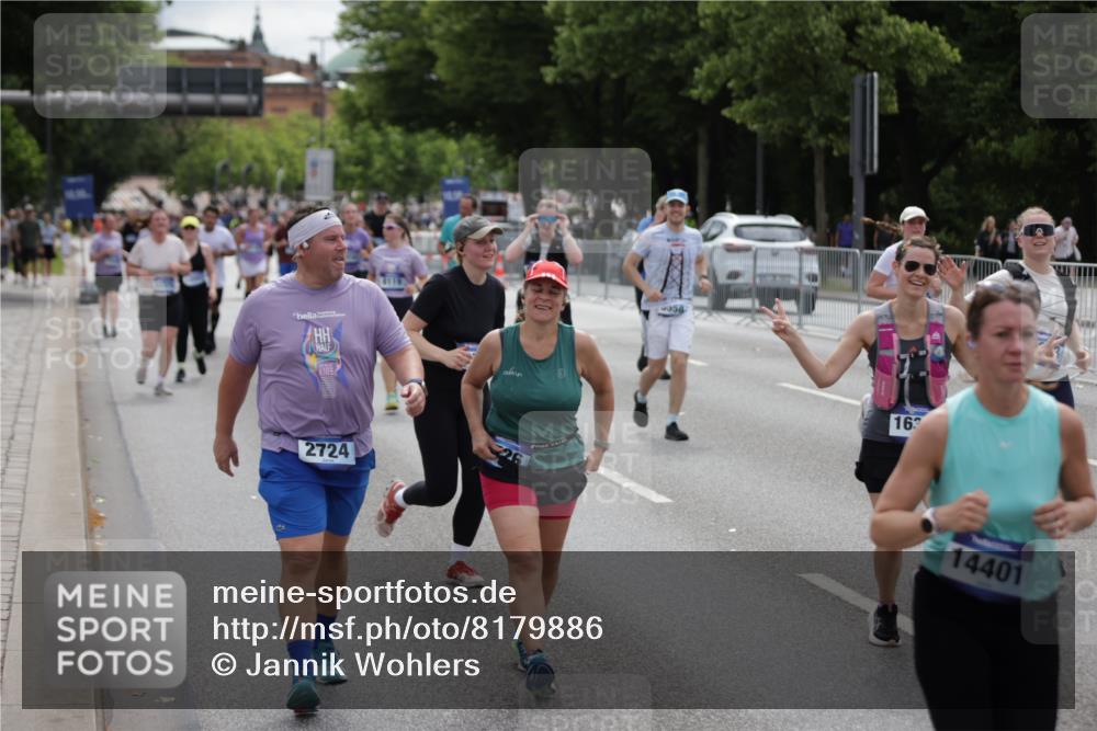 29.06.2025 - hella hamburg halbmarathon Jannik Wohlers http://msf.ph/oto/8179886 29.06.2025 11:09:38 Lombardsbrücke 1289, 1299, 1301, 2694, 2724, 2726, 3498, 3500, 4058, 5555, 5558, 6323, 6434, 8119, 9300, 10164, 11170, 11171, 11754, 11894, 12085, 12243, 13408, 13597, 13858, 13907, 14109, 14147, 14156, 14401, 15181, 15440, 15638, 16324, 16373, 16814, 17114, 17375 meine-sportfotos.de