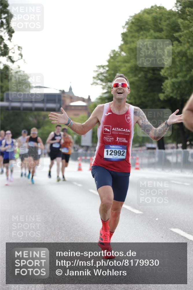 29.06.2025 - hella hamburg halbmarathon Jannik Wohlers http://msf.ph/oto/8179930 29.06.2025 09:42:33 Lombardsbrücke 5612, 7331, 7855, 9097, 9269, 11228, 11994, 12341, 12360, 12529, 12992, 13346, 14753, 14836, 18740, 19041, 19042, 19050, 19076 meine-sportfotos.de