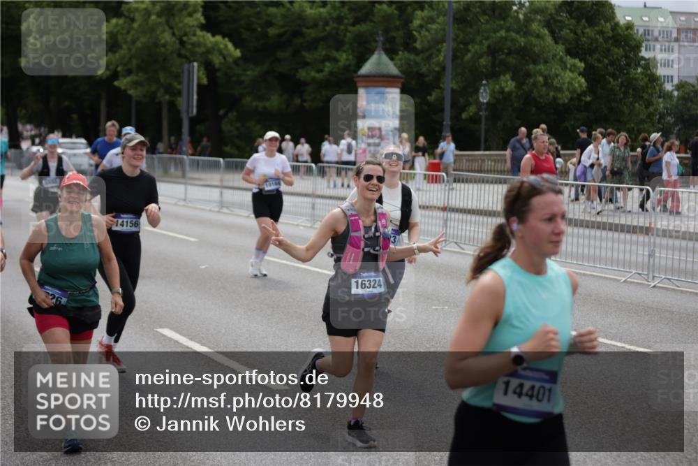 29.06.2025 - hella hamburg halbmarathon Jannik Wohlers http://msf.ph/oto/8179948 29.06.2025 11:09:39 Lombardsbrücke 1289, 1299, 1301, 2694, 2724, 2726, 3498, 3500, 4058, 5555, 5558, 6323, 6434, 8043, 8119, 9300, 10164, 11170, 11171, 11754, 11894, 12085, 12243, 13408, 13597, 13858, 13907, 14147, 14156, 14401, 15181, 15440, 15638, 16324, 16373, 16814, 17114, 17375 meine-sportfotos.de