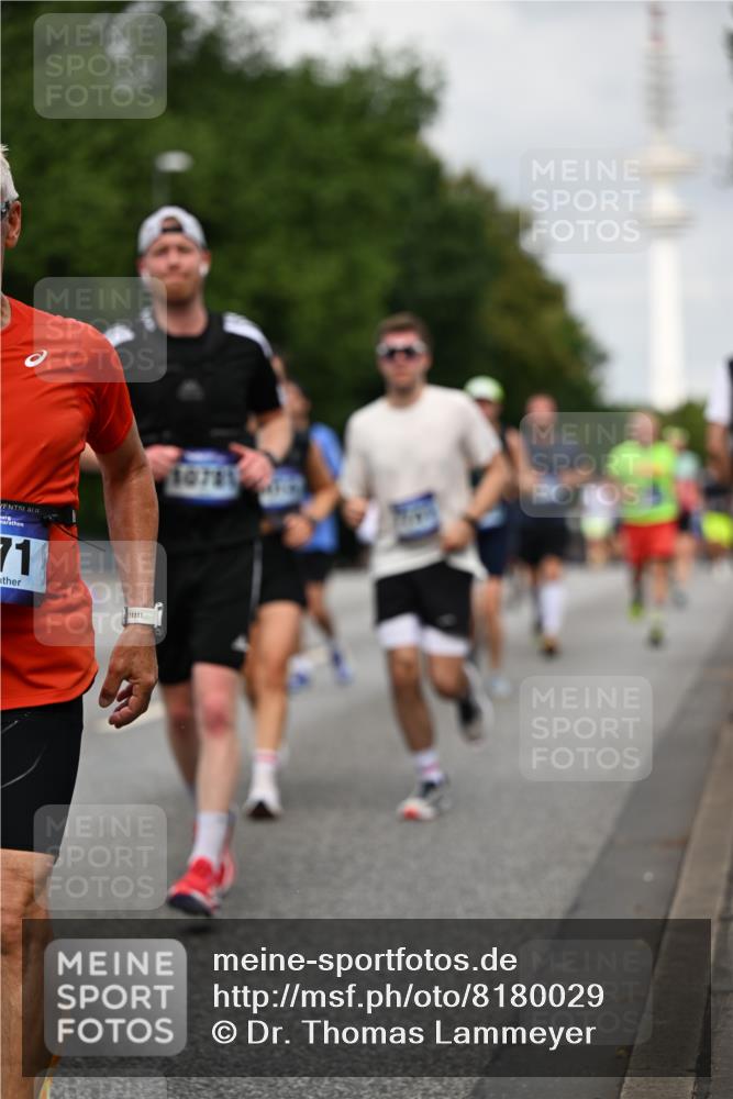 29.06.2025 - hella hamburg halbmarathon Dr. Thomas Lammeyer http://msf.ph/oto/8180029 29.06.2025 10:10:21 Kennedybrücke 1830, 1936, 2471, 2624, 3062, 4169, 4542, 5431, 6014, 7741, 8290, 8744, 8909, 9917, 10214, 10781 meine-sportfotos.de