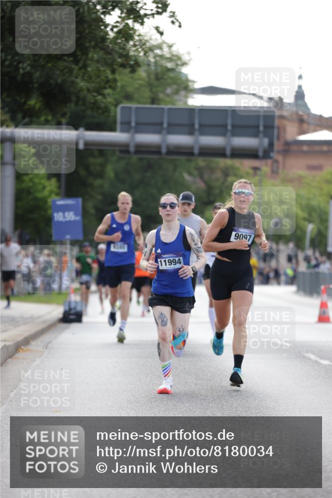 29.06.2025 - hella hamburg halbmarathon Jannik Wohlers http://msf.ph/oto/8180034 29.06.2025 09:42:35 Lombardsbrücke 4338, 5612, 7331, 7855, 9097, 11228, 11994, 12341, 12529, 12992, 13346, 14728, 14753, 18740, 19076 meine-sportfotos.de