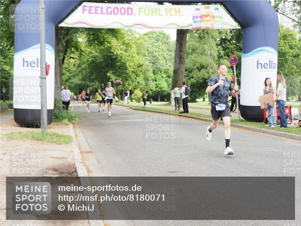 29.06.2025 - hella hamburg halbmarathon MichiJ http://msf.ph/oto/8180071 29.06.2025 10:17:09 Zwischen KM18-KM19 1065, 9079, 9097, 12341, 15136 meine-sportfotos.de