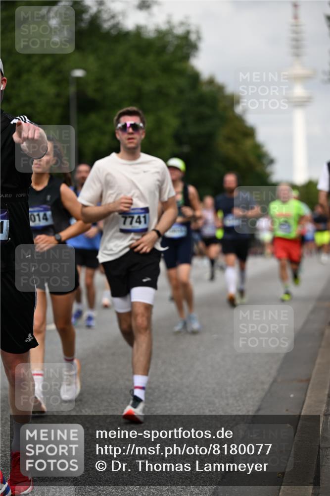 29.06.2025 - hella hamburg halbmarathon Dr. Thomas Lammeyer http://msf.ph/oto/8180077 29.06.2025 10:10:22 Kennedybrücke 1830, 1936, 2471, 2624, 3062, 4169, 4542, 5431, 6014, 7741, 8290, 8744, 8909, 9917, 10214, 10781 meine-sportfotos.de