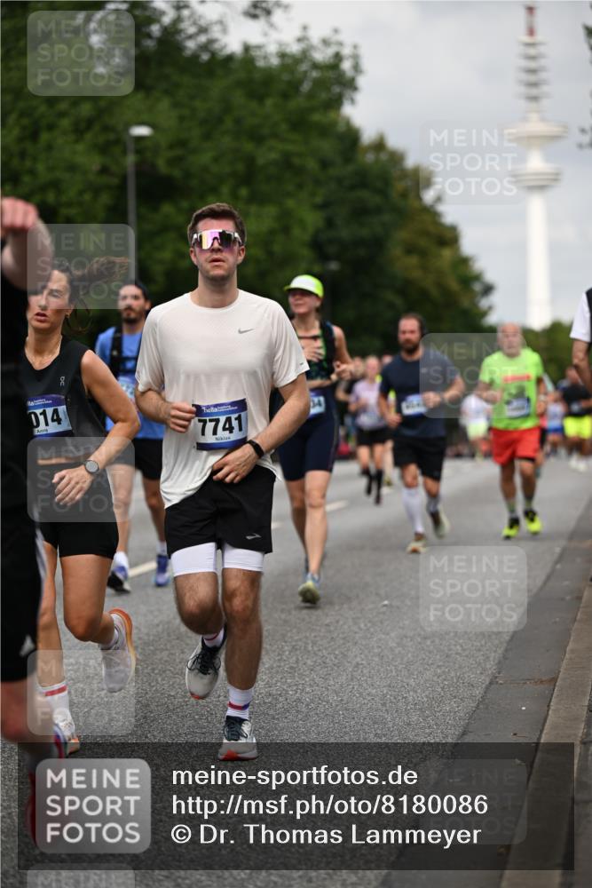 29.06.2025 - hella hamburg halbmarathon Dr. Thomas Lammeyer http://msf.ph/oto/8180086 29.06.2025 10:10:22 Kennedybrücke 1830, 1936, 2471, 2624, 3062, 4169, 4542, 5431, 6014, 7741, 8290, 8744, 8909, 9917, 10214, 10781 meine-sportfotos.de