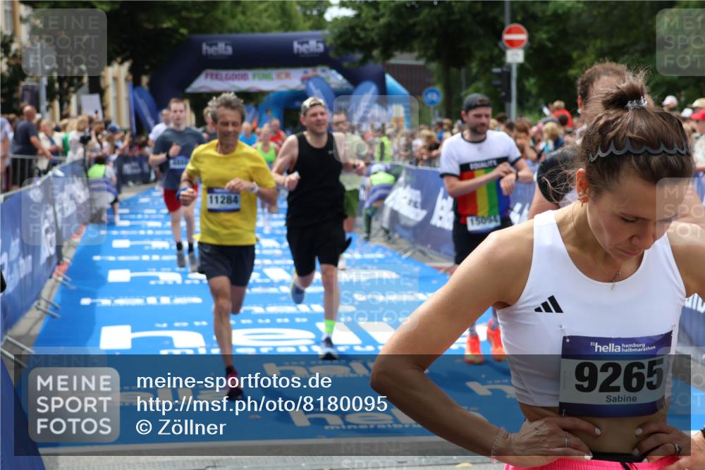 29.06.2025 - hella hamburg halbmarathon Zöllner http://msf.ph/oto/8180095 29.06.2025 10:39:45 Ziel 1358, 4398, 4888, 11284, 11806, 13190, 14077, 14204, 15094, 15435, 15744, 16580, 16761, 17005, 17425, 17792, 18013 meine-sportfotos.de