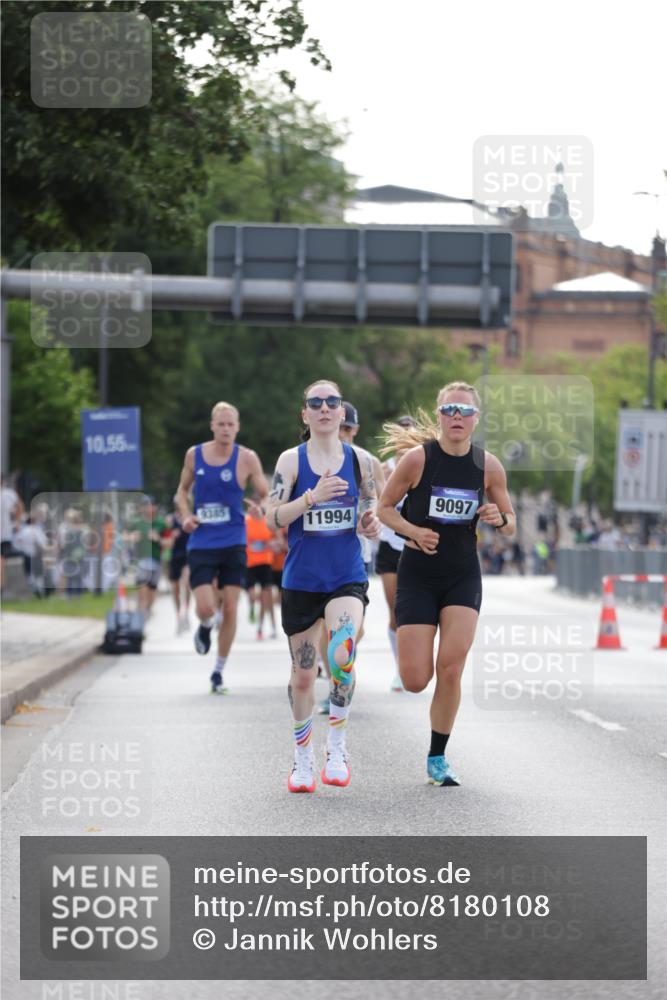 29.06.2025 - hella hamburg halbmarathon Jannik Wohlers http://msf.ph/oto/8180108 29.06.2025 09:42:35 Lombardsbrücke 4338, 5612, 7331, 7855, 9097, 11228, 11994, 12341, 12529, 12992, 13346, 14728, 14753, 18740, 19076 meine-sportfotos.de