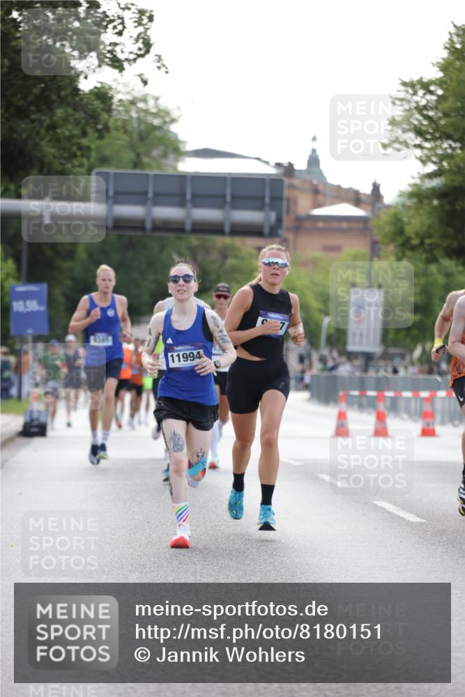 29.06.2025 - hella hamburg halbmarathon Jannik Wohlers http://msf.ph/oto/8180151 29.06.2025 09:42:35 Lombardsbrücke 4338, 5612, 7331, 7855, 9097, 11228, 11994, 12341, 12529, 12992, 13346, 14728, 14753, 18740, 19076 meine-sportfotos.de