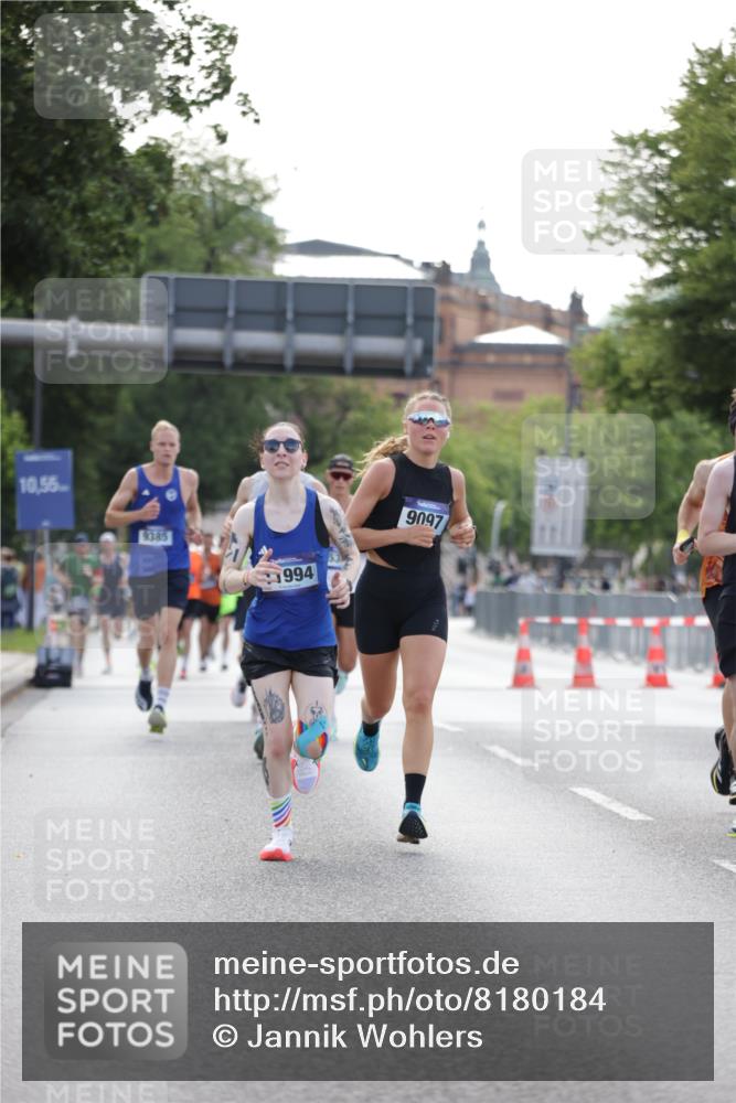 29.06.2025 - hella hamburg halbmarathon Jannik Wohlers http://msf.ph/oto/8180184 29.06.2025 09:42:35 Lombardsbrücke 4338, 5612, 7331, 7855, 9097, 11228, 11994, 12341, 12529, 12992, 13346, 14728, 14753, 18740, 19076 meine-sportfotos.de