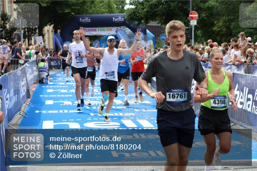 29.06.2025 - hella hamburg halbmarathon Zöllner http://msf.ph/oto/8180204 29.06.2025 10:39:49 Ziel 1975, 2525, 4398, 13190, 14204, 15435, 15744, 16580, 16761, 17005, 17792, 18013 meine-sportfotos.de