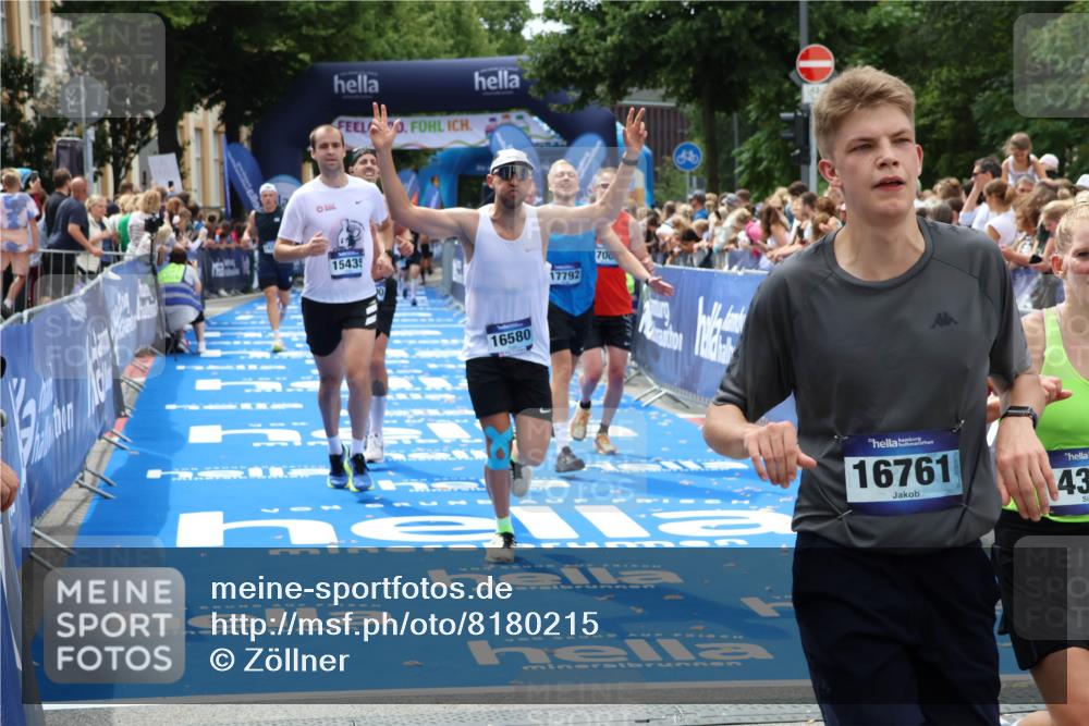 29.06.2025 - hella hamburg halbmarathon Zöllner http://msf.ph/oto/8180215 29.06.2025 10:39:49 Ziel 1975, 2525, 4398, 13190, 14204, 15435, 15744, 16580, 16761, 17005, 17792, 18013 meine-sportfotos.de
