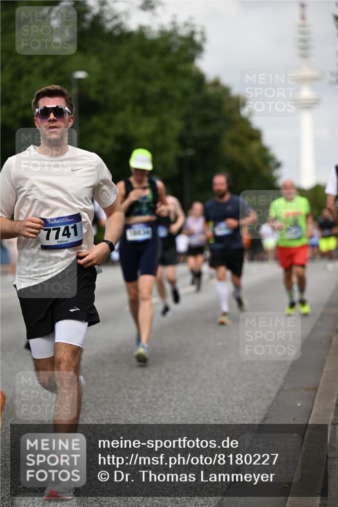 29.06.2025 - hella hamburg halbmarathon Dr. Thomas Lammeyer http://msf.ph/oto/8180227 29.06.2025 10:10:23 Kennedybrücke 1766, 1830, 1936, 2471, 2624, 3062, 4169, 4542, 5431, 6014, 7741, 8290, 8744, 8909, 10214, 10781 meine-sportfotos.de