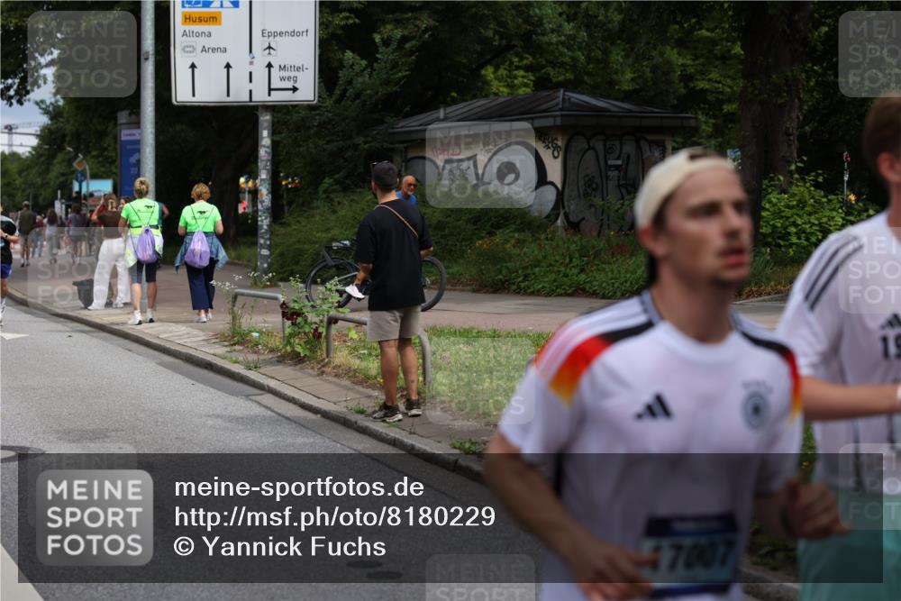 29.06.2025 - hella hamburg halbmarathon Yannick Fuchs http://msf.ph/oto/8180229 29.06.2025 10:42:50 20KM 1086, 1163, 1176, 1537, 1884, 1892, 2442, 3213, 4711, 5421, 6377, 6389, 6923, 8216, 8889, 8916, 9348, 9482, 9638, 9770, 10000, 11451, 11467, 12149, 12534, 12690, 12840, 13962, 14033, 14192, 14511, 14814, 14990, 15784, 15917, 15981, 16094, 16269, 17007, 17127, 17395, 17745, 17855, 17982, 18251, 18815, 18923, 19198 meine-sportfotos.de