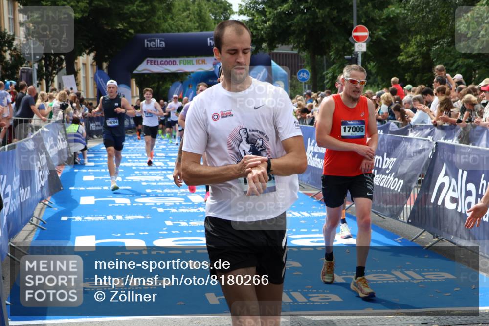29.06.2025 - hella hamburg halbmarathon Zöllner http://msf.ph/oto/8180266 29.06.2025 10:39:51 Ziel 1975, 2525, 2573, 6149, 11714, 13190, 14204, 15435, 15744, 15813, 16580, 17005, 17792, 18013 meine-sportfotos.de