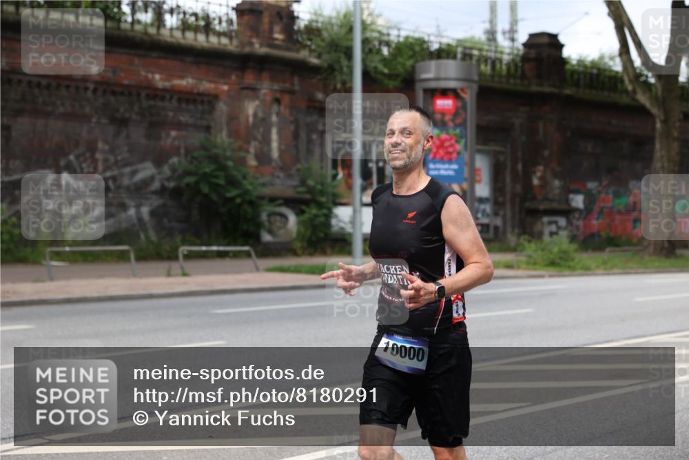 29.06.2025 - hella hamburg halbmarathon Yannick Fuchs http://msf.ph/oto/8180291 29.06.2025 10:42:53 20KM 1163, 1176, 1537, 1884, 1892, 2442, 3213, 3985, 4711, 5421, 6389, 6923, 8889, 8916, 9348, 9638, 9770, 10000, 11451, 11467, 12149, 12534, 12690, 12840, 13962, 14033, 14192, 14511, 14990, 15784, 15917, 15981, 16094, 17007, 17127, 17395, 17745, 17855, 17982, 18251, 18598, 18815, 18923 meine-sportfotos.de