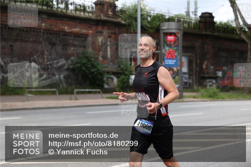 29.06.2025 - hella hamburg halbmarathon Yannick Fuchs http://msf.ph/oto/8180299 29.06.2025 10:42:53 20KM 1163, 1176, 1537, 1884, 1892, 2442, 3213, 3985, 4711, 5421, 6389, 6923, 8889, 8916, 9348, 9638, 9770, 10000, 11451, 11467, 12149, 12534, 12690, 12840, 13962, 14033, 14192, 14511, 14990, 15784, 15917, 15981, 16094, 17007, 17127, 17395, 17745, 17855, 17982, 18251, 18598, 18815, 18923 meine-sportfotos.de