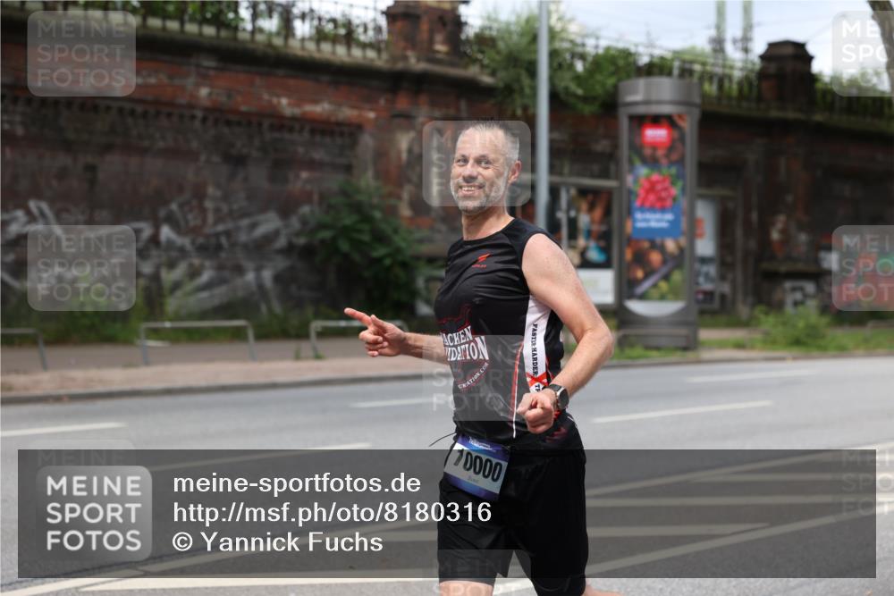 29.06.2025 - hella hamburg halbmarathon Yannick Fuchs http://msf.ph/oto/8180316 29.06.2025 10:42:53 20KM 1163, 1176, 1537, 1884, 1892, 2442, 3213, 3985, 4711, 5421, 6389, 6923, 8889, 8916, 9348, 9638, 9770, 10000, 11451, 11467, 12149, 12534, 12690, 12840, 13962, 14033, 14192, 14511, 14990, 15784, 15917, 15981, 16094, 17007, 17127, 17395, 17745, 17855, 17982, 18251, 18598, 18815, 18923 meine-sportfotos.de