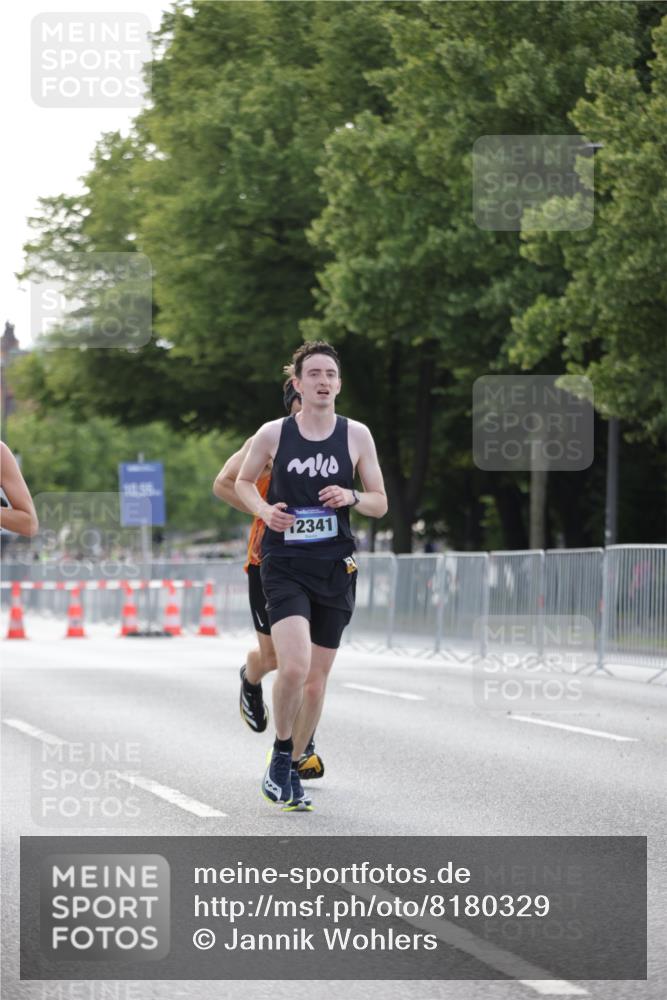 29.06.2025 - hella hamburg halbmarathon Jannik Wohlers http://msf.ph/oto/8180329 29.06.2025 09:42:36 Lombardsbrücke 4338, 5301, 5612, 9097, 9385, 11228, 11994, 12341, 12529, 12992, 13346, 14728, 18740, 19076 meine-sportfotos.de