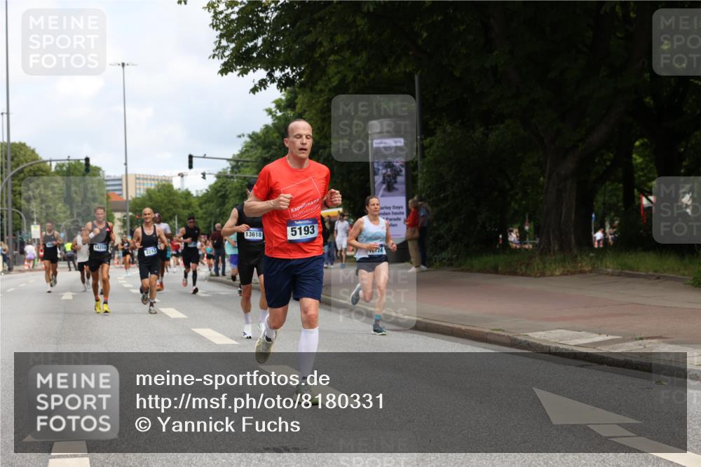29.06.2025 - hella hamburg halbmarathon Yannick Fuchs http://msf.ph/oto/8180331 29.06.2025 10:28:38 20KM 1053, 1396, 1743, 2243, 2879, 4246, 5193, 6305, 8312, 9345, 10865, 11227, 12595, 13066, 13493, 13494, 13618, 13771, 14289, 14310, 14549, 14784, 15268, 15326, 15887, 16148, 16243, 16724, 16755, 17191, 17489, 18099, 18906 meine-sportfotos.de