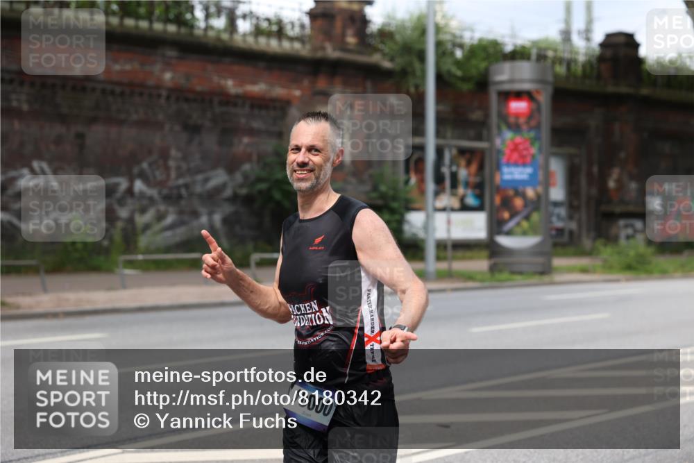 29.06.2025 - hella hamburg halbmarathon Yannick Fuchs http://msf.ph/oto/8180342 29.06.2025 10:42:53 20KM 1163, 1176, 1537, 1884, 1892, 2442, 3213, 3985, 4711, 5421, 6389, 6923, 8889, 8916, 9348, 9638, 9770, 10000, 11451, 11467, 12149, 12534, 12690, 12840, 13962, 14033, 14192, 14511, 14990, 15784, 15917, 15981, 16094, 17007, 17127, 17395, 17745, 17855, 17982, 18251, 18598, 18815, 18923 meine-sportfotos.de