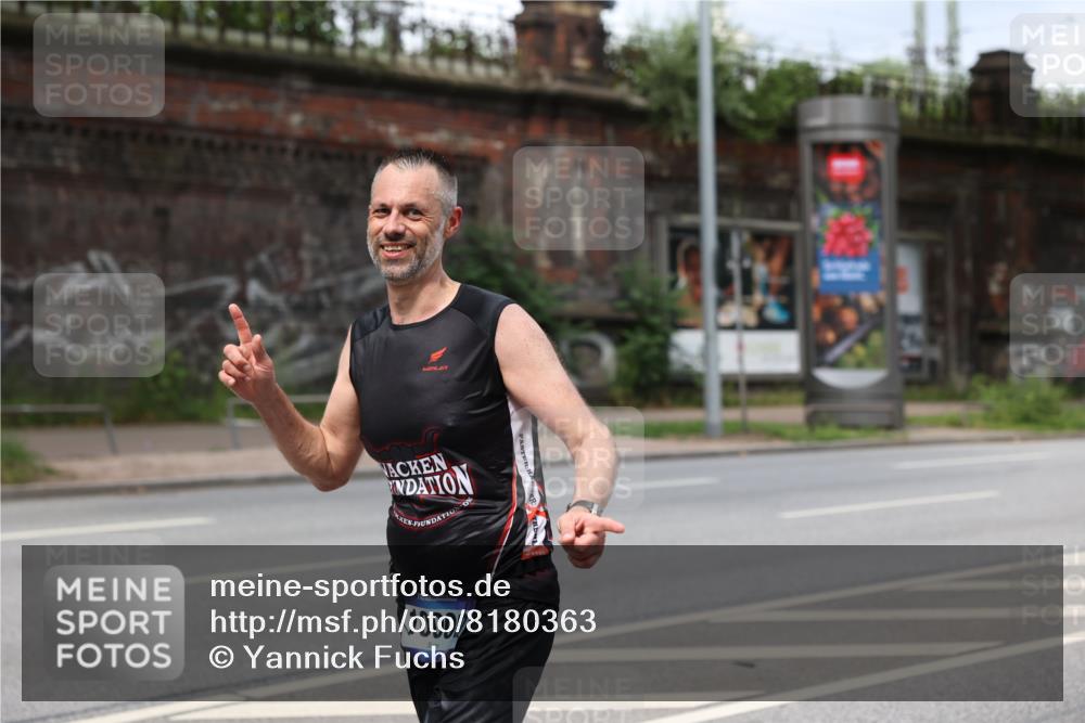 29.06.2025 - hella hamburg halbmarathon Yannick Fuchs http://msf.ph/oto/8180363 29.06.2025 10:42:53 20KM 1163, 1176, 1537, 1884, 1892, 2442, 3213, 3985, 4711, 5421, 6389, 6923, 8889, 8916, 9348, 9638, 9770, 10000, 11451, 11467, 12149, 12534, 12690, 12840, 13962, 14033, 14192, 14511, 14990, 15784, 15917, 15981, 16094, 17007, 17127, 17395, 17745, 17855, 17982, 18251, 18598, 18815, 18923 meine-sportfotos.de
