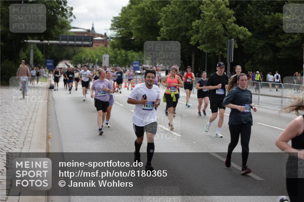 29.06.2025 - hella hamburg halbmarathon Jannik Wohlers http://msf.ph/oto/8180365 29.06.2025 11:09:46 Lombardsbrücke 1289, 3472, 3498, 3500, 4058, 4581, 5555, 5558, 6323, 8043, 8119, 8740, 10121, 10164, 11170, 11171, 11754, 12243, 12784, 13012, 13408, 13597, 14147, 14156, 14401, 14658, 15028, 16272, 16324, 16373, 16814, 17114, 17375, 18351, 18749 meine-sportfotos.de