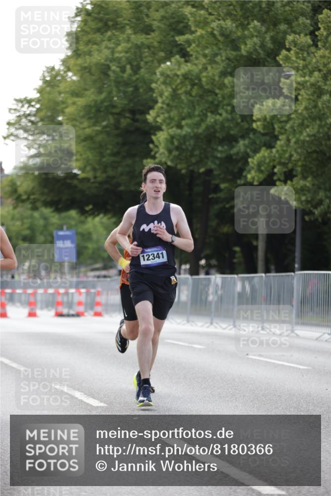 29.06.2025 - hella hamburg halbmarathon Jannik Wohlers http://msf.ph/oto/8180366 29.06.2025 09:42:36 Lombardsbrücke 4338, 5301, 5612, 9097, 9385, 11228, 11994, 12341, 12529, 12992, 13346, 14728, 18740, 19076 meine-sportfotos.de
