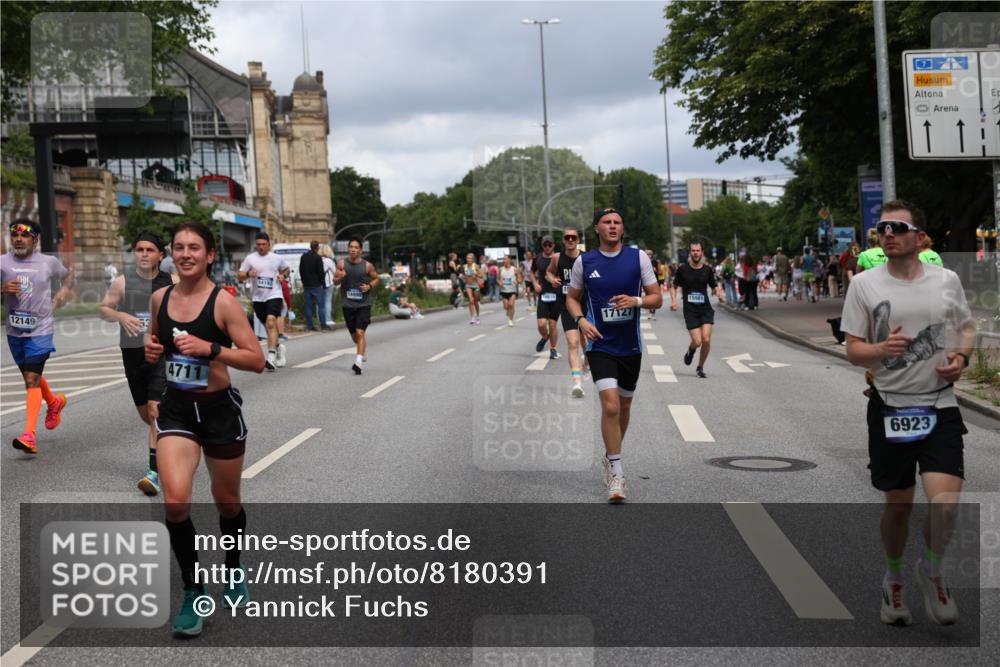 29.06.2025 - hella hamburg halbmarathon Yannick Fuchs http://msf.ph/oto/8180391 29.06.2025 10:42:55 20KM 1163, 1176, 1537, 1884, 1892, 2260, 3213, 3985, 4711, 5421, 6389, 6923, 8889, 9348, 9638, 9661, 9770, 10000, 11451, 11467, 12149, 12534, 12690, 12840, 13009, 13183, 13450, 13962, 14033, 14192, 14511, 14990, 15384, 15784, 15917, 15981, 17007, 17127, 17395, 17745, 17855, 17982, 18251, 18598, 18815 meine-sportfotos.de