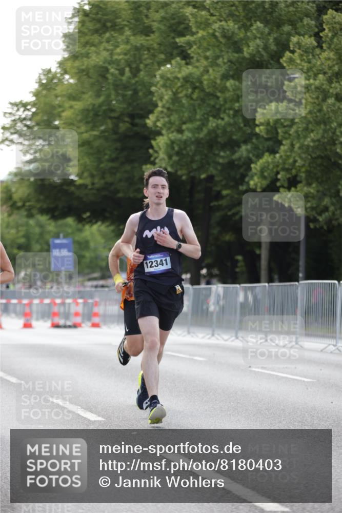 29.06.2025 - hella hamburg halbmarathon Jannik Wohlers http://msf.ph/oto/8180403 29.06.2025 09:42:36 Lombardsbrücke 4338, 5301, 5612, 9097, 9385, 11228, 11994, 12341, 12529, 12992, 13346, 14728, 18740, 19076 meine-sportfotos.de