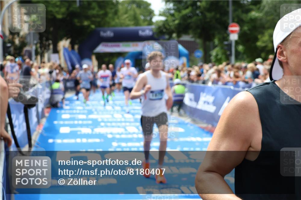 29.06.2025 - hella hamburg halbmarathon Zöllner http://msf.ph/oto/8180407 29.06.2025 10:39:55 Ziel 1603, 1975, 2525, 2563, 2573, 4766, 6149, 7981, 8574, 11714, 15813 meine-sportfotos.de