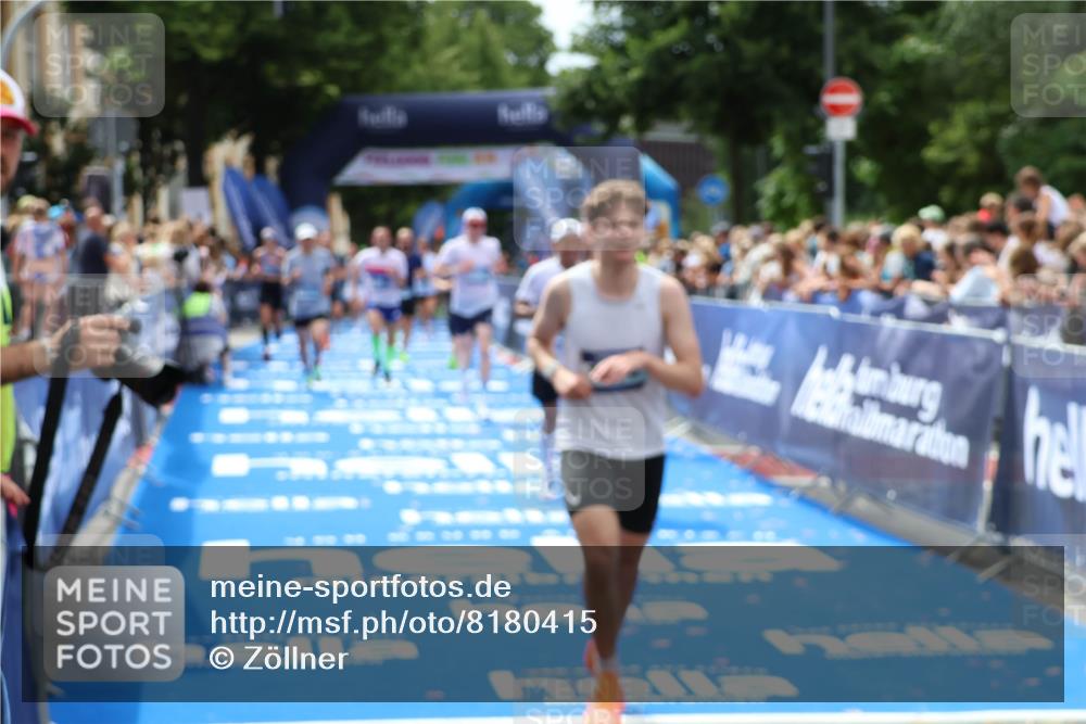 29.06.2025 - hella hamburg halbmarathon Zöllner http://msf.ph/oto/8180415 29.06.2025 10:39:56 Ziel 1603, 1975, 2525, 2563, 2573, 3626, 4766, 6149, 7981, 8574, 11714, 15421, 15813 meine-sportfotos.de