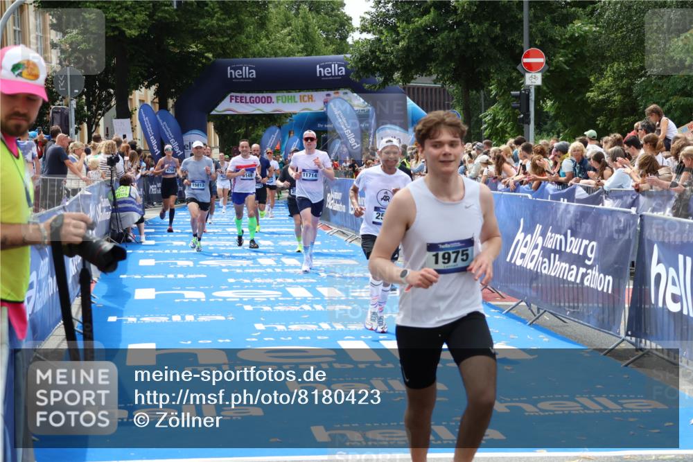 29.06.2025 - hella hamburg halbmarathon Zöllner http://msf.ph/oto/8180423 29.06.2025 10:39:56 Ziel 1603, 1975, 2525, 2563, 2573, 3626, 4766, 6149, 7981, 8574, 11714, 15421, 15813 meine-sportfotos.de