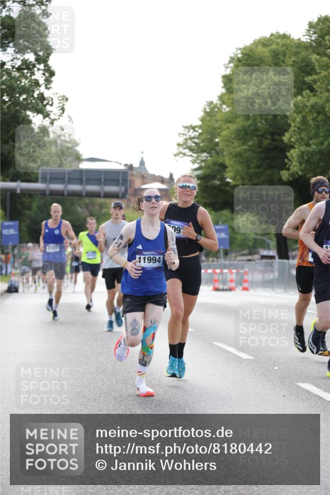 29.06.2025 - hella hamburg halbmarathon Jannik Wohlers http://msf.ph/oto/8180442 29.06.2025 09:42:37 Lombardsbrücke 4338, 5301, 9097, 9385, 11228, 11994, 12341, 12529, 12992, 13346, 14728, 18037, 18740, 19076 meine-sportfotos.de