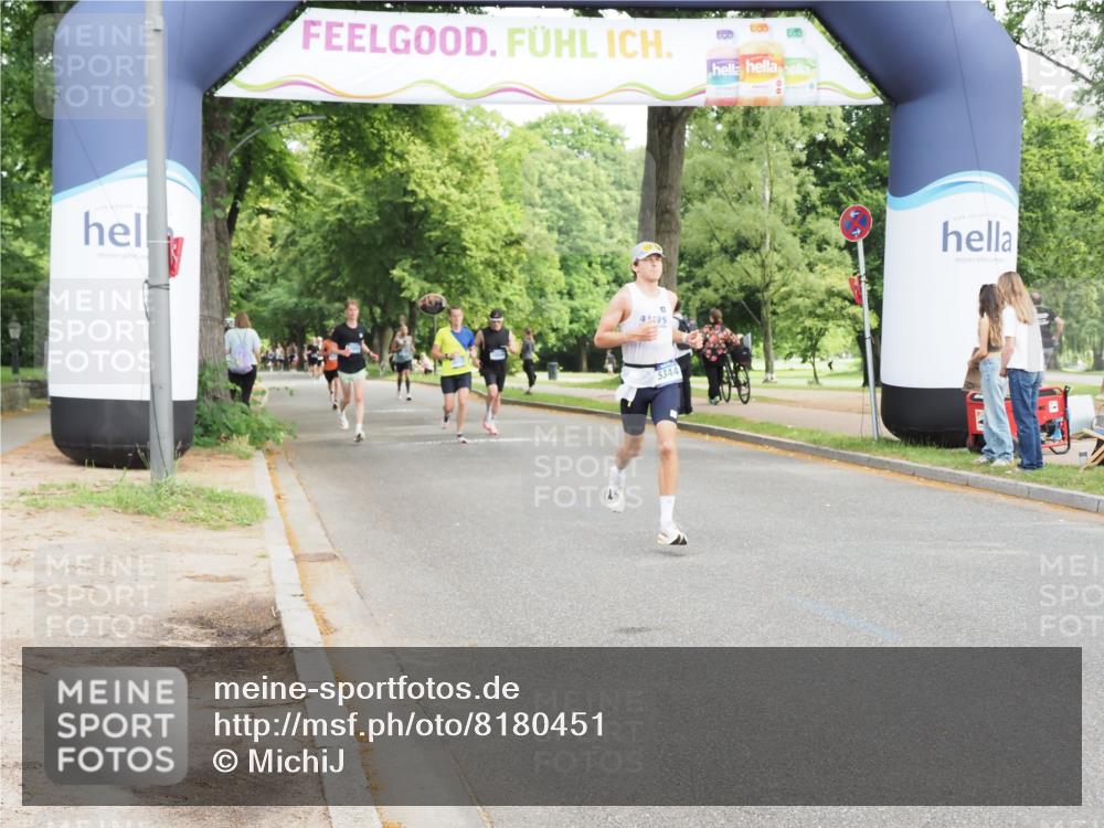 29.06.2025 - hella hamburg halbmarathon MichiJ http://msf.ph/oto/8180451 29.06.2025 10:17:12 Zwischen KM18-KM19 1065, 5344, 9097, 15136 meine-sportfotos.de