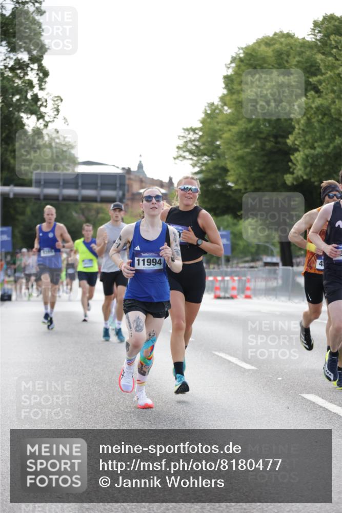 29.06.2025 - hella hamburg halbmarathon Jannik Wohlers http://msf.ph/oto/8180477 29.06.2025 09:42:37 Lombardsbrücke 4338, 5301, 9097, 9385, 11228, 11994, 12341, 12529, 12992, 13346, 14728, 18037, 18740, 19076 meine-sportfotos.de