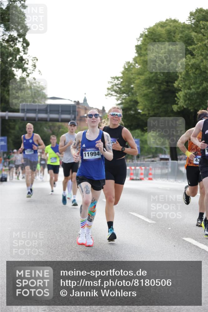 29.06.2025 - hella hamburg halbmarathon Jannik Wohlers http://msf.ph/oto/8180506 29.06.2025 09:42:37 Lombardsbrücke 4338, 5301, 9097, 9385, 11228, 11994, 12341, 12529, 12992, 13346, 14728, 18037, 18740, 19076 meine-sportfotos.de