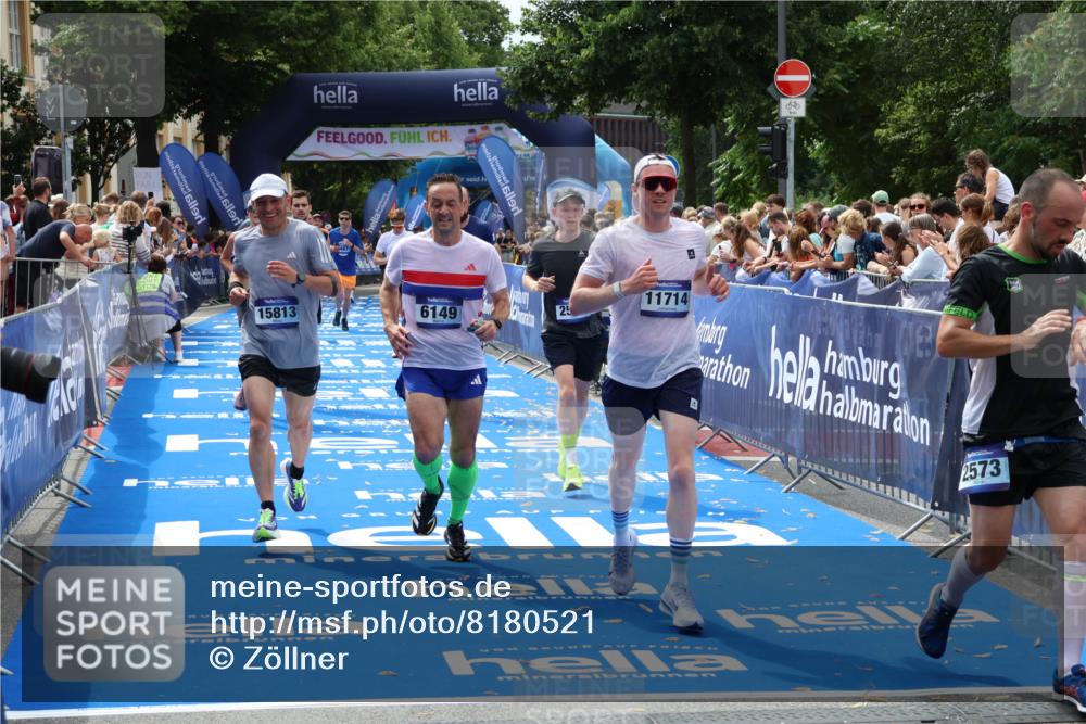 29.06.2025 - hella hamburg halbmarathon Zöllner http://msf.ph/oto/8180521 29.06.2025 10:39:59 Ziel 1603, 2563, 2573, 3626, 4766, 5375, 6149, 7981, 8467, 8574, 11714, 15421, 15813 meine-sportfotos.de