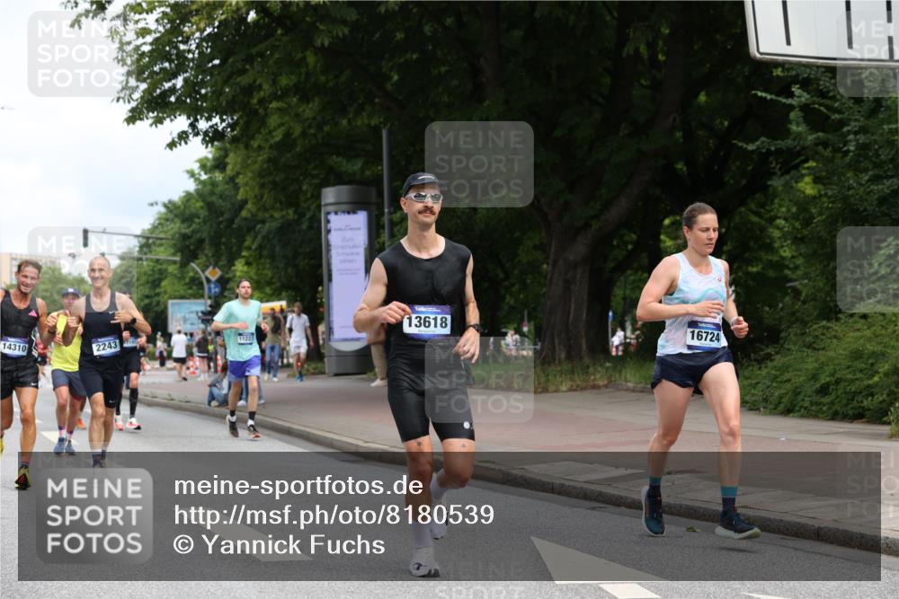 29.06.2025 - hella hamburg halbmarathon Yannick Fuchs http://msf.ph/oto/8180539 29.06.2025 10:28:40 20KM 1053, 1396, 1743, 2243, 2879, 4246, 5193, 6305, 8312, 9345, 9376, 10865, 11227, 12595, 13066, 13493, 13494, 13618, 13771, 14289, 14310, 14448, 14549, 14784, 15268, 15500, 15887, 16148, 16243, 16724, 17191, 17489, 17751, 18099, 18906 meine-sportfotos.de