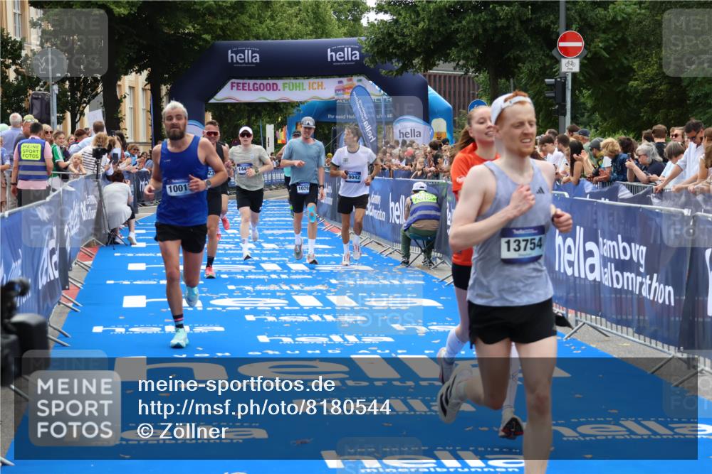 29.06.2025 - hella hamburg halbmarathon Zöllner http://msf.ph/oto/8180544 29.06.2025 10:31:19 Ziel 3201, 3955, 4812, 10017, 10298, 11857, 12232, 13754, 14450, 14548, 19042 meine-sportfotos.de