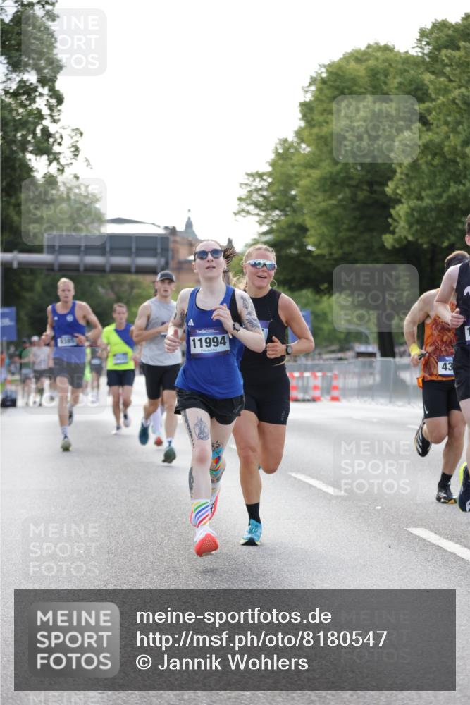 29.06.2025 - hella hamburg halbmarathon Jannik Wohlers http://msf.ph/oto/8180547 29.06.2025 09:42:37 Lombardsbrücke 4338, 5301, 9097, 9385, 11228, 11994, 12341, 12529, 12992, 13346, 14728, 18037, 18740, 19076 meine-sportfotos.de