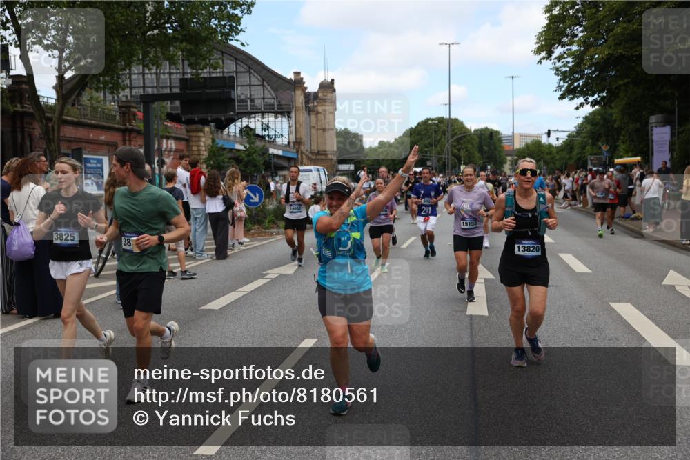 29.06.2025 - hella hamburg halbmarathon Yannick Fuchs http://msf.ph/oto/8180561 29.06.2025 11:20:46 20KM 1187, 1444, 2249, 2414, 2959, 3185, 3579, 3825, 3826, 4350, 5061, 6347, 6598, 6951, 7266, 7348, 7351, 7772, 8286, 9062, 9256, 9716, 9807, 10039, 12305, 12381, 12844, 12874, 13820, 13984, 14155, 14906, 15102, 15153, 15456, 16107, 16182, 16331, 16457, 16541, 16662, 16735, 16920, 17068, 18070, 18071, 18322, 18507, 18769, 18943, 19012 meine-sportfotos.de