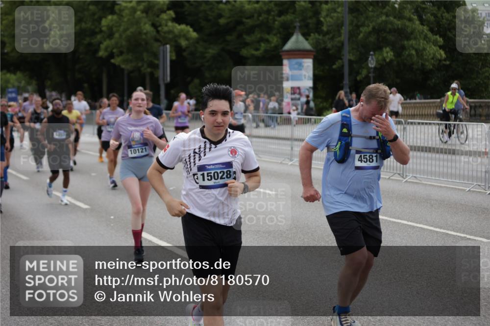 29.06.2025 - hella hamburg halbmarathon Jannik Wohlers http://msf.ph/oto/8180570 29.06.2025 11:09:56 Lombardsbrücke 3472, 4581, 4640, 6247, 6893, 7643, 8043, 8066, 8116, 8740, 10121, 10381, 10447, 10448, 10523, 11396, 11763, 11764, 11881, 12576, 12784, 12897, 13012, 13408, 14393, 14400, 14658, 15028, 15385, 15518, 16272, 16373, 16551, 16814, 17065, 17114, 18351, 18749 meine-sportfotos.de