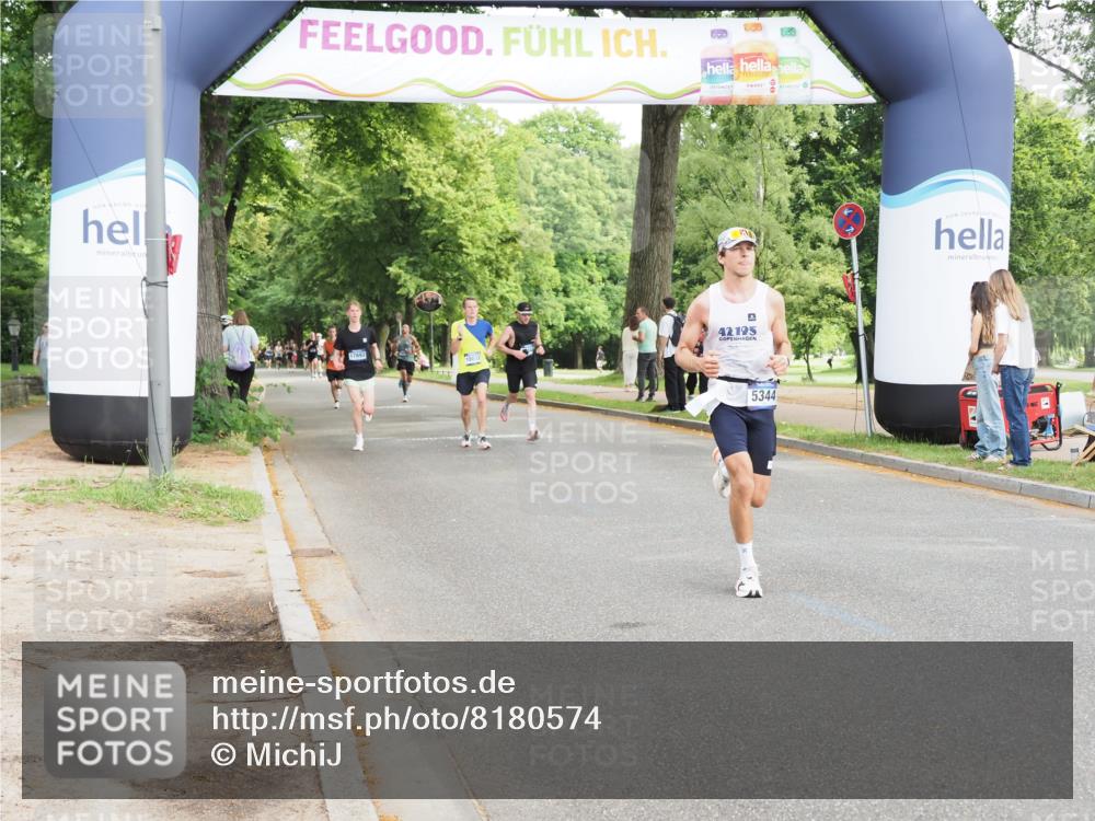 29.06.2025 - hella hamburg halbmarathon MichiJ http://msf.ph/oto/8180574 29.06.2025 10:17:13 Zwischen KM18-KM19 1065, 5344, 15136 meine-sportfotos.de