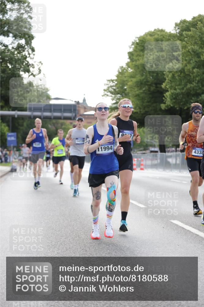 29.06.2025 - hella hamburg halbmarathon Jannik Wohlers http://msf.ph/oto/8180588 29.06.2025 09:42:37 Lombardsbrücke 4338, 5301, 9097, 9385, 11228, 11994, 12341, 12529, 12992, 13346, 14728, 18037, 18740, 19076 meine-sportfotos.de