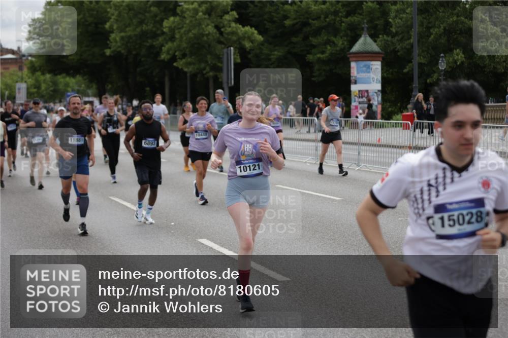 29.06.2025 - hella hamburg halbmarathon Jannik Wohlers http://msf.ph/oto/8180605 29.06.2025 11:09:57 Lombardsbrücke 3472, 4581, 4640, 6247, 6893, 7643, 8043, 8066, 8116, 8740, 10121, 10381, 10447, 10448, 10523, 11396, 11763, 11764, 11881, 12576, 12784, 12897, 13012, 13408, 14393, 14400, 14658, 15028, 15385, 15518, 16272, 16373, 16551, 17065, 17114, 18351, 18749 meine-sportfotos.de