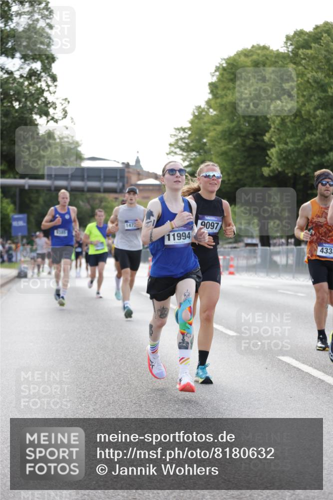 29.06.2025 - hella hamburg halbmarathon Jannik Wohlers http://msf.ph/oto/8180632 29.06.2025 09:42:37 Lombardsbrücke 4338, 5301, 9097, 9385, 11228, 11994, 12341, 12529, 12992, 13346, 14728, 18037, 18740, 19076 meine-sportfotos.de