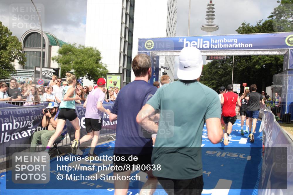 29.06.2025 - hella hamburg halbmarathon Michael Strokosch http://msf.ph/oto/8180638 29.06.2025 10:40:50 Ziel 1631, 1882, 2714, 2750, 4634, 4889, 5014, 5026, 5745, 6429, 7080, 7109, 7622, 8074, 8629, 9294, 9979, 10900, 11959, 14092, 15351, 16201, 16249, 17486 meine-sportfotos.de