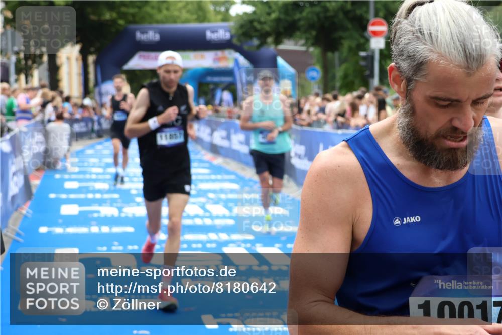 29.06.2025 - hella hamburg halbmarathon Zöllner http://msf.ph/oto/8180642 29.06.2025 10:31:23 Ziel 3955, 4812, 11857, 14450, 14548, 19042 meine-sportfotos.de