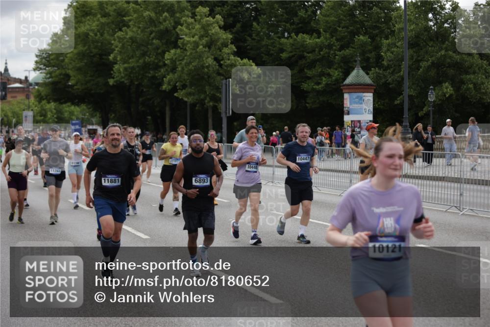 29.06.2025 - hella hamburg halbmarathon Jannik Wohlers http://msf.ph/oto/8180652 29.06.2025 11:09:58 Lombardsbrücke 3472, 4581, 4640, 6247, 6893, 7643, 8043, 8066, 8116, 8740, 10121, 10381, 10447, 10448, 10523, 11396, 11763, 11764, 11881, 12576, 12784, 12897, 13012, 14393, 14400, 14658, 15028, 15385, 15518, 16272, 16551, 16718, 17065, 17114, 18347, 18351, 18749 meine-sportfotos.de