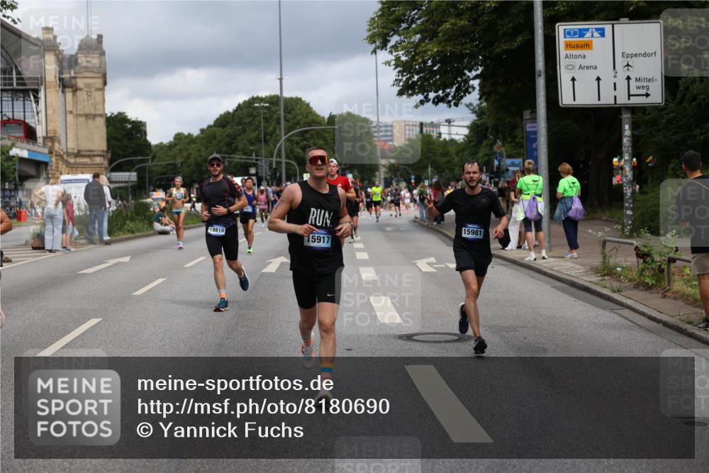 29.06.2025 - hella hamburg halbmarathon Yannick Fuchs http://msf.ph/oto/8180690 29.06.2025 10:42:58 20KM 1163, 1176, 1537, 1892, 2260, 3985, 4711, 4847, 4890, 5421, 6389, 6923, 8889, 9348, 9661, 9770, 10000, 11451, 12149, 12534, 12690, 12840, 13009, 13183, 13450, 13962, 14033, 14192, 14511, 14990, 15384, 15784, 15917, 15981, 16592, 17127, 17395, 17745, 17855, 17982, 18251, 18598, 18815, 18887 meine-sportfotos.de