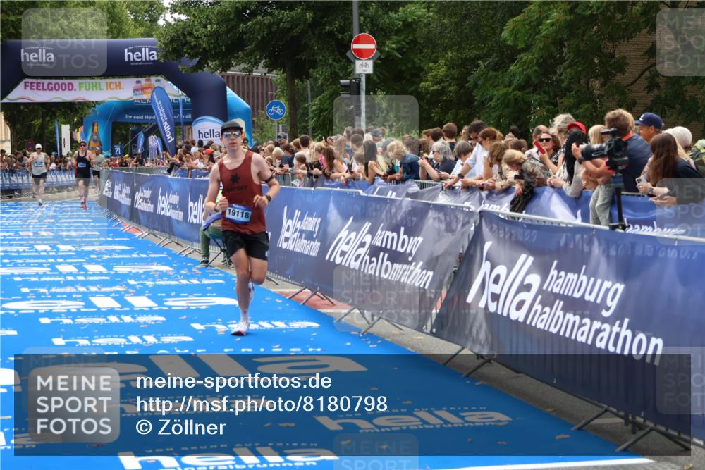 29.06.2025 - hella hamburg halbmarathon Zöllner http://msf.ph/oto/8180798 29.06.2025 10:31:32 Ziel 5660, 12681, 19118 meine-sportfotos.de